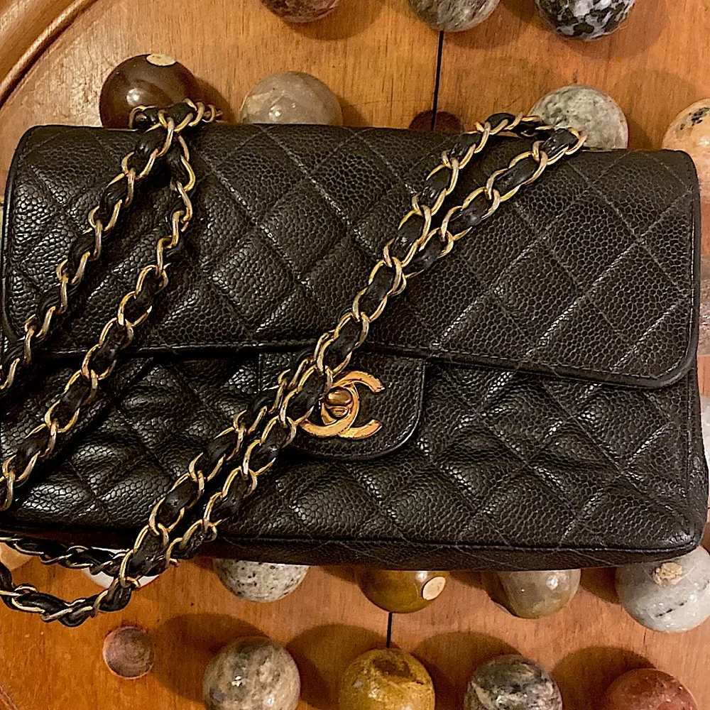 Classic 8.5x6 CHANEL®️CAViAR bag with gold chain to wear crossbody or shoulder. - Picture 9 of 11